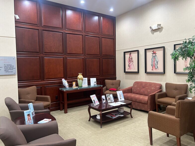 More Photos Of 864 W Jericho Tpke, Huntington Medical For Lease