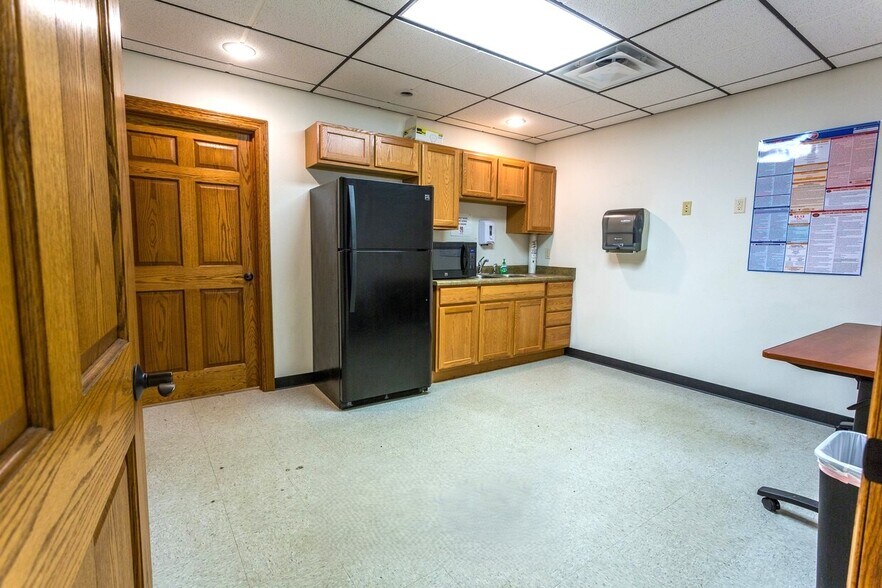 More Photos Of 8560 Delta Dr, Casper Warehouse For Lease