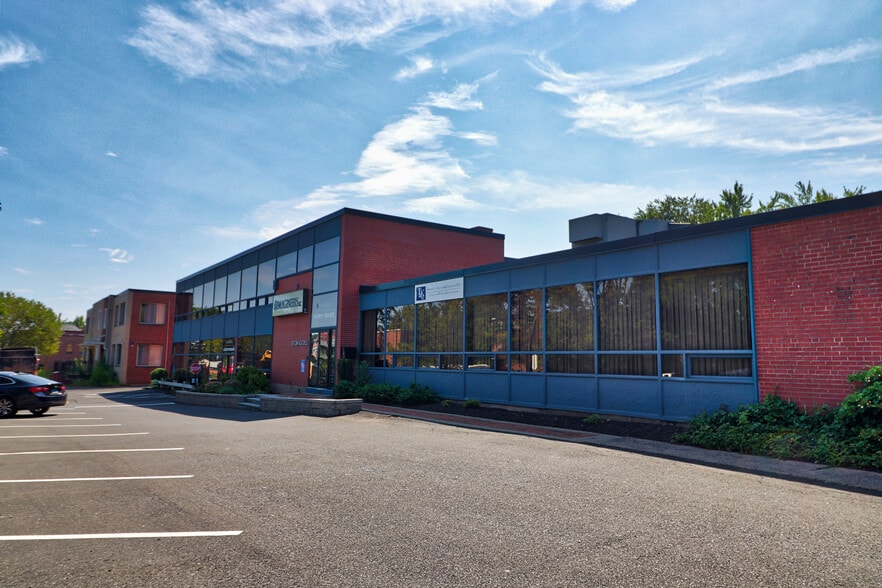 More Photos Of 631-635 Farmington Ave, Hartford Office For Sale