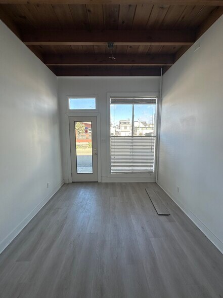 More Photos Of 1104-1106 S Seaward Ave, Ventura Storefront For Lease