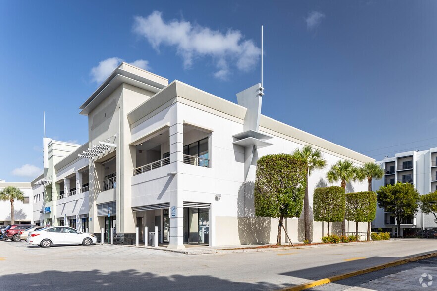 Primary Photo Of 4410 W 16th Ave, Hialeah Freestanding For Lease