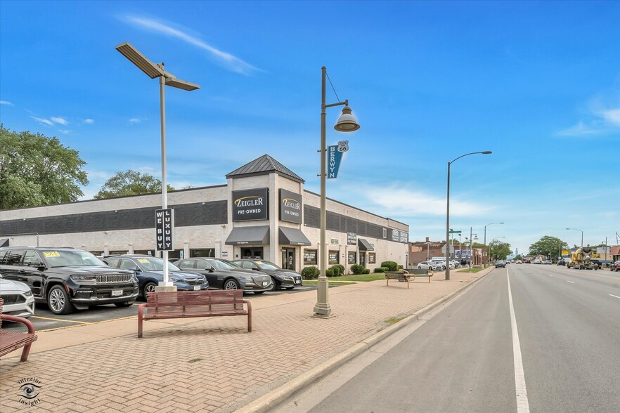 Primary Photo Of 6539 Ogden Ave, Berwyn Auto Dealership For Sale