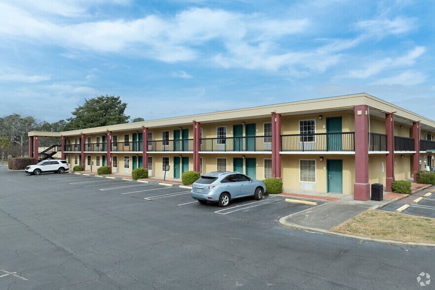 More Photos Of 500 Chris Dr, West Columbia Hotel For Sale