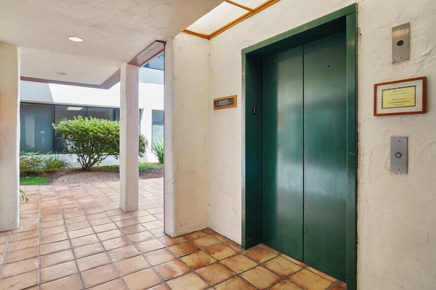 More Photos Of 30423 Canwood St, Agoura Hills Office For Sale