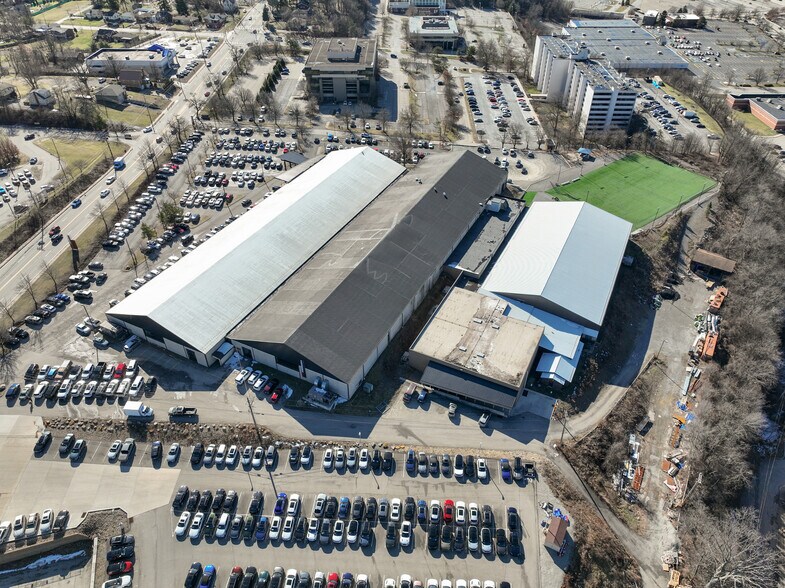 More Photos Of 1 Racquet Ln, Monroeville Sports And Entertainment For Lease