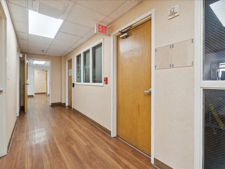 More Photos Of 1100 W Saginaw St, Lansing Medical For Sale