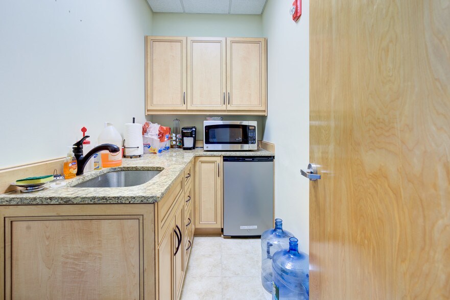 More Photos Of 26 Jay St, Norwood Auto Repair For Lease