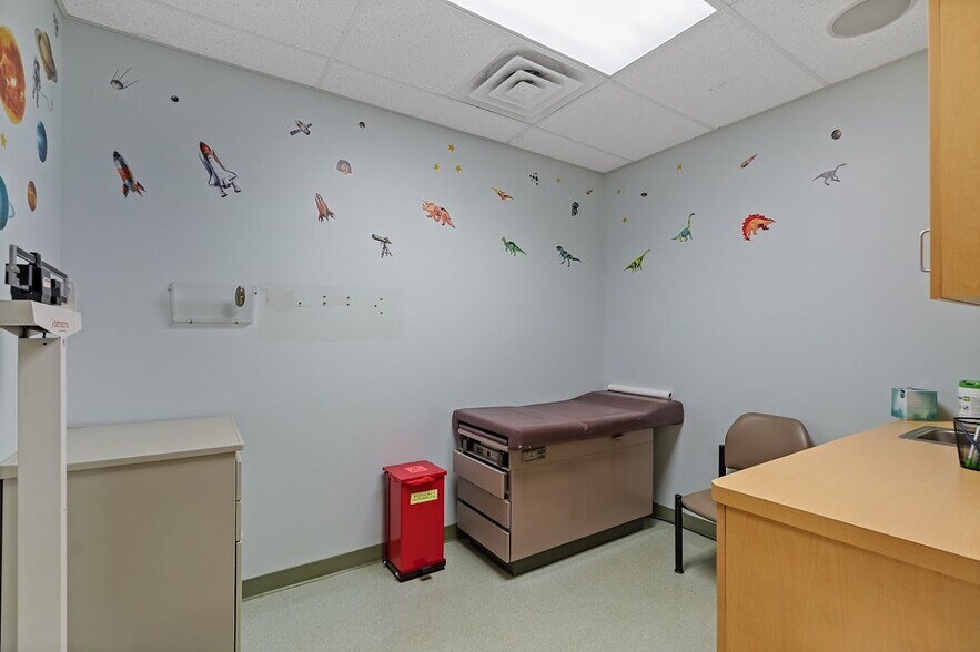 More Photos Of 192 Route 117 by Pass Rd, Bedford Hills Storefront For Lease