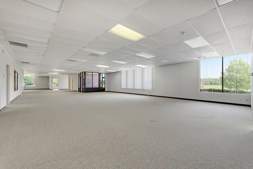 More Photos Of 8645 E Backwater Rd, North Webster Showroom For Lease