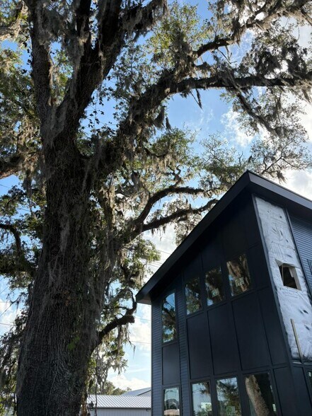 More Photos Of 7031 Market St, Wilmington Office For Lease