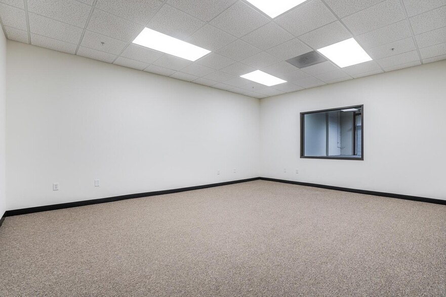 More Photos Of 17022 S Montanero Ave, Carson Warehouse For Lease