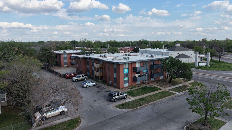 More Photos Of 2510 E Lincoln St, Wichita Apartments For Sale