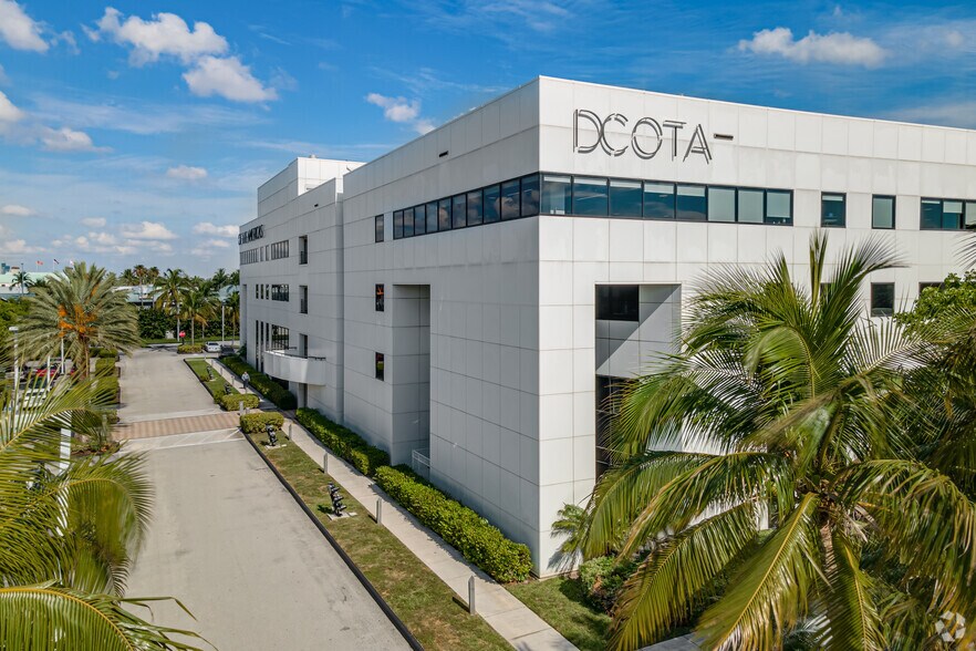 More Photos Of 1855 Griffin Rd, Dania Beach Office Residential For Lease