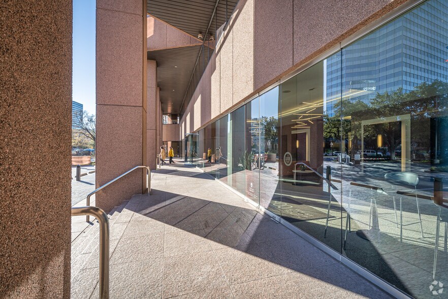 More Photos Of 1800 West Loop S, Houston Office For Lease