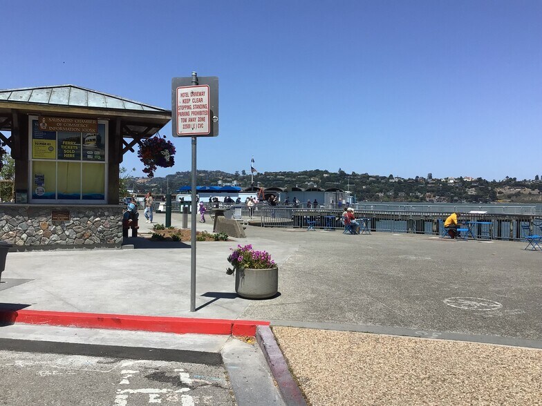 More Photos Of 681 Bridgeway, Sausalito General Retail For Sale