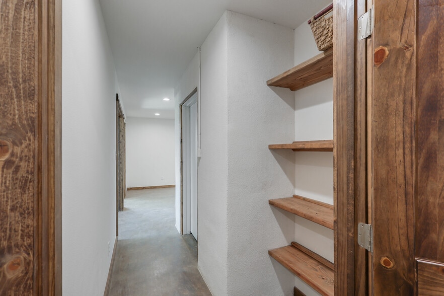 More Photos Of 2160 TX-118, Alpine Light Distribution For Sale