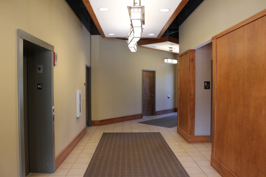 More Photos Of 125 Little Canada Rd W, Little Canada Storefront Retail Office For Lease