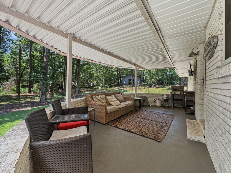 More Photos Of 5602 Highway 69 N, Northport Flex For Sale