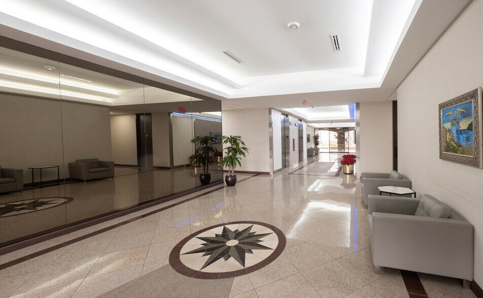 More Photos Of 9225 Katy Fwy, Houston Office For Lease