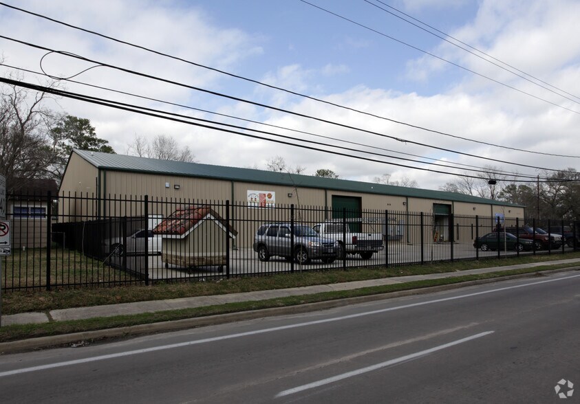 More Photos Of 4920 Pinemont Dr, Houston Service For Sale