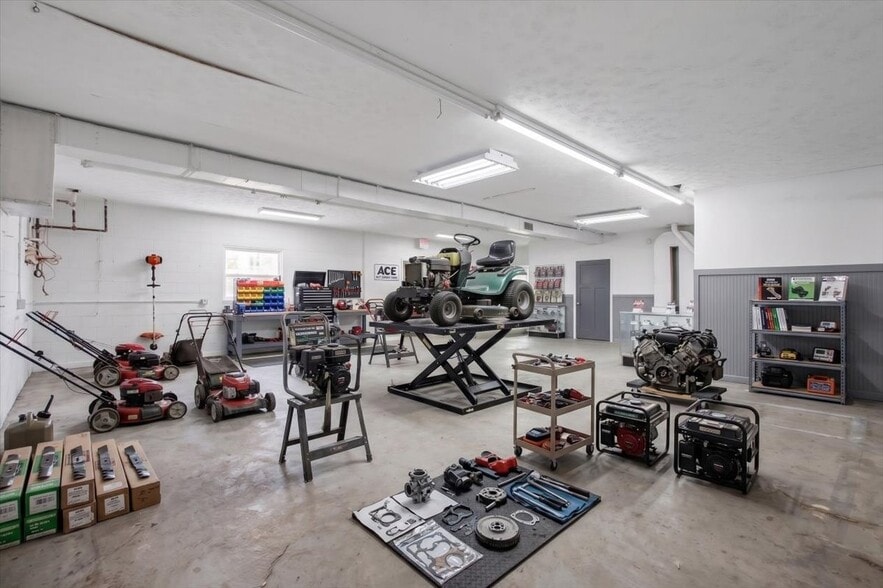 More Photos Of 79 Jones St, Jasper Warehouse For Sale
