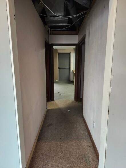 More Photos Of 1 Hiscott St, St Catharines Warehouse For Lease