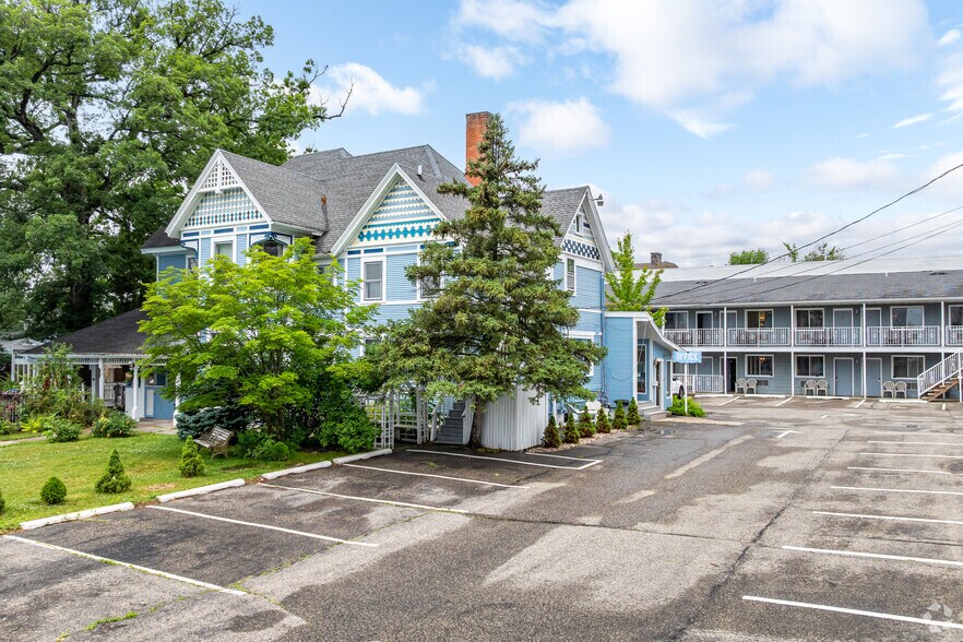 More Photos Of 910 River Rd, Wisconsin Dells Hotel For Sale