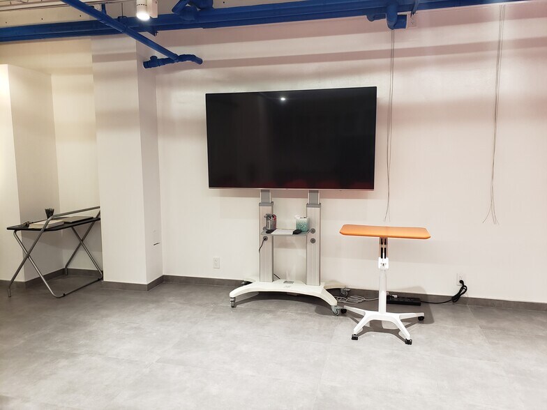 More Photos Of 2450 Hollywood Blvd, Hollywood Loft Creative Space For Sale