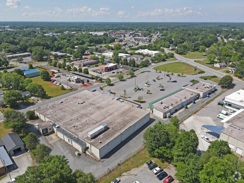 More Photos Of 535 Nelson St, Kernersville Unknown For Lease