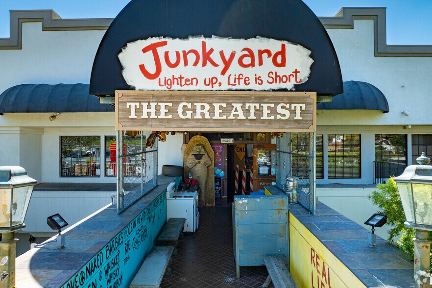 More Photos Of 2585 Cochran St, Simi Valley Freestanding For Sale