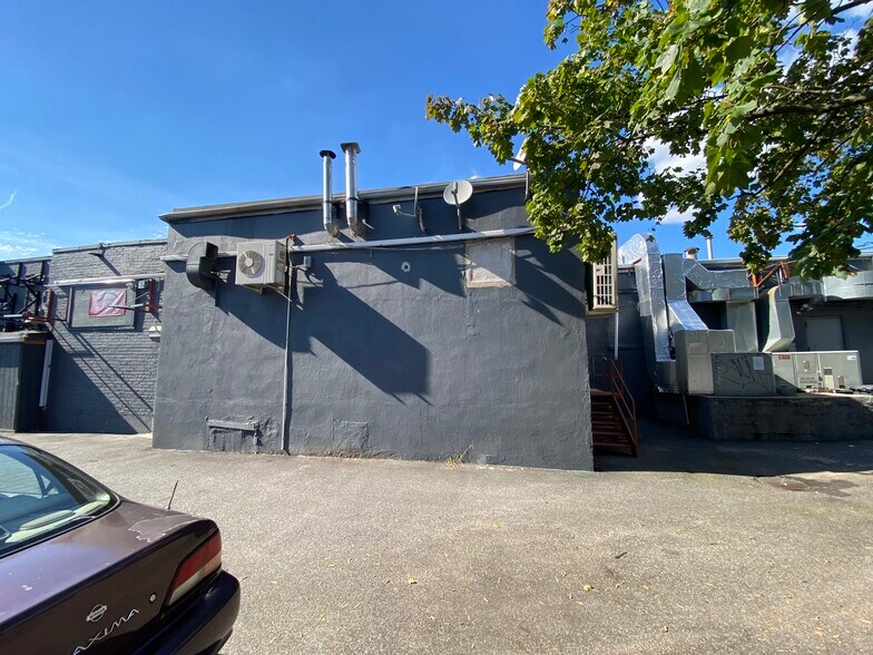 More Photos Of 206-04-206-24 Hillside Ave, Queens Village Storefront For Lease