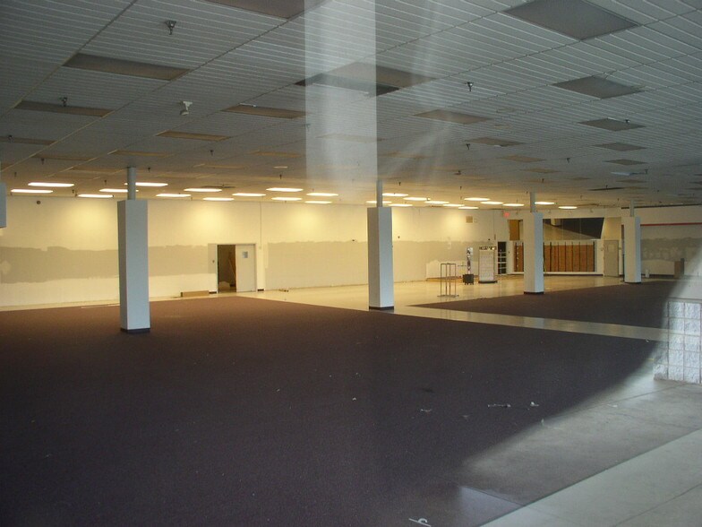 More Photos Of 7500-7558 Annapolis Rd, Lanham Unknown For Lease