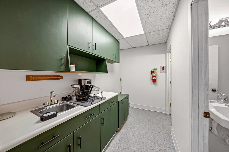 More Photos Of 710 Jefferson Ave, Ashland Light Manufacturing For Lease