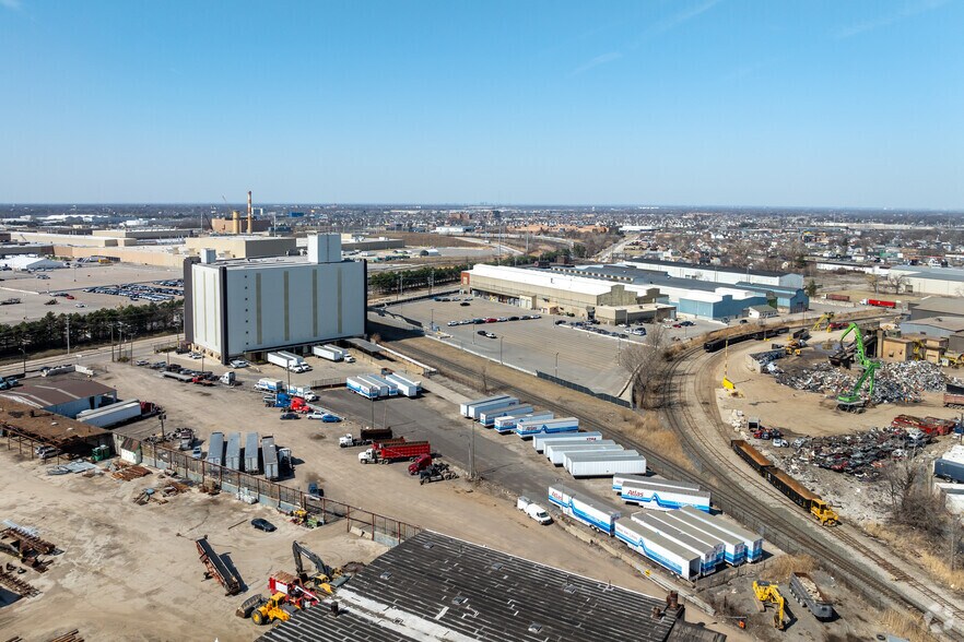 More Photos Of 6500 Mount Elliott St, Detroit Light Distribution For Lease