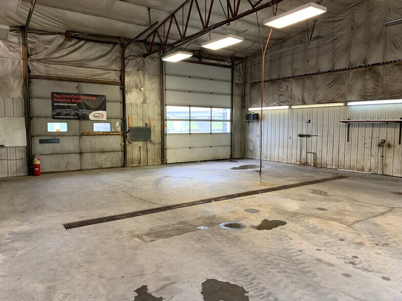 More Photos Of 4827 47 Av, Entwistle Industrial For Sale