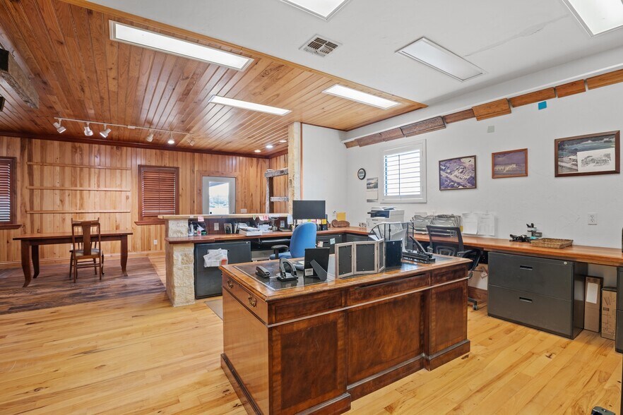 More Photos Of 2684 W US Highway 290, Fredericksburg Warehouse For Sale