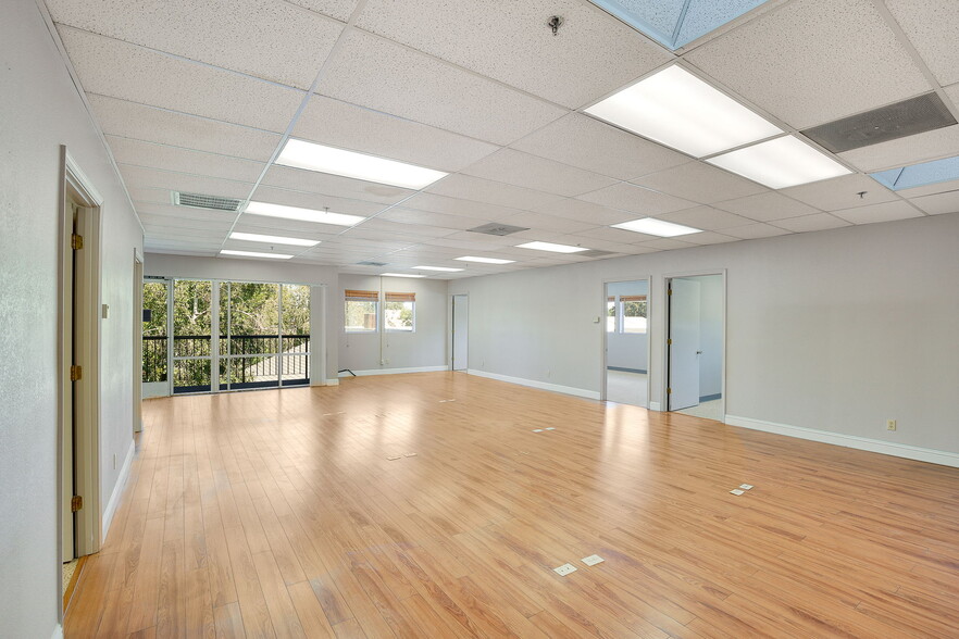 More Photos Of 250 W Main St, Woodland Office For Lease