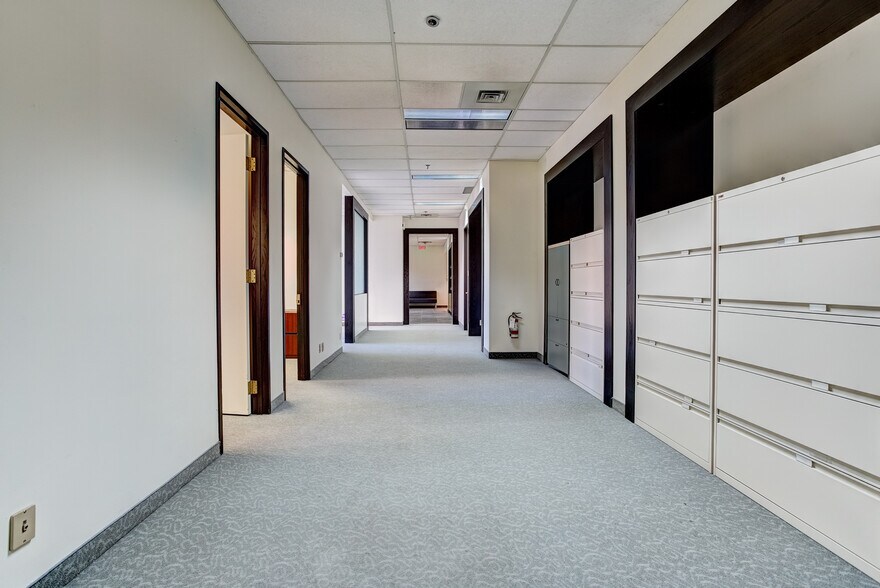 More Photos Of 1111 Rue Saint-Urbain, Montréal Office For Sale