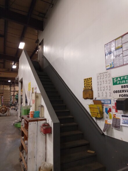 More Photos Of 13424 Hempstead Hwy, Houston Warehouse For Sale