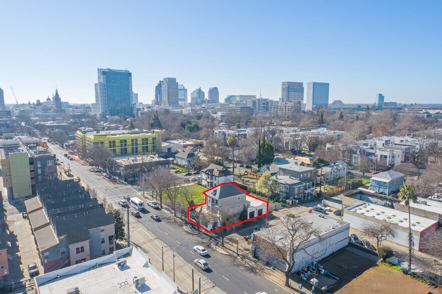 More Photos Of 318 12th St, Sacramento Storefront For Sale