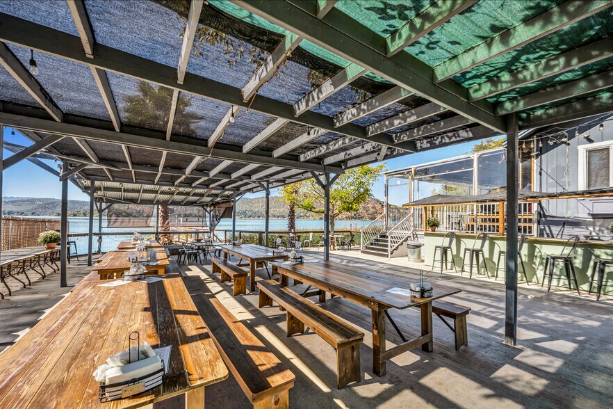 More Photos Of 14625 Lakeshore Dr, Clearlake Restaurant For Sale