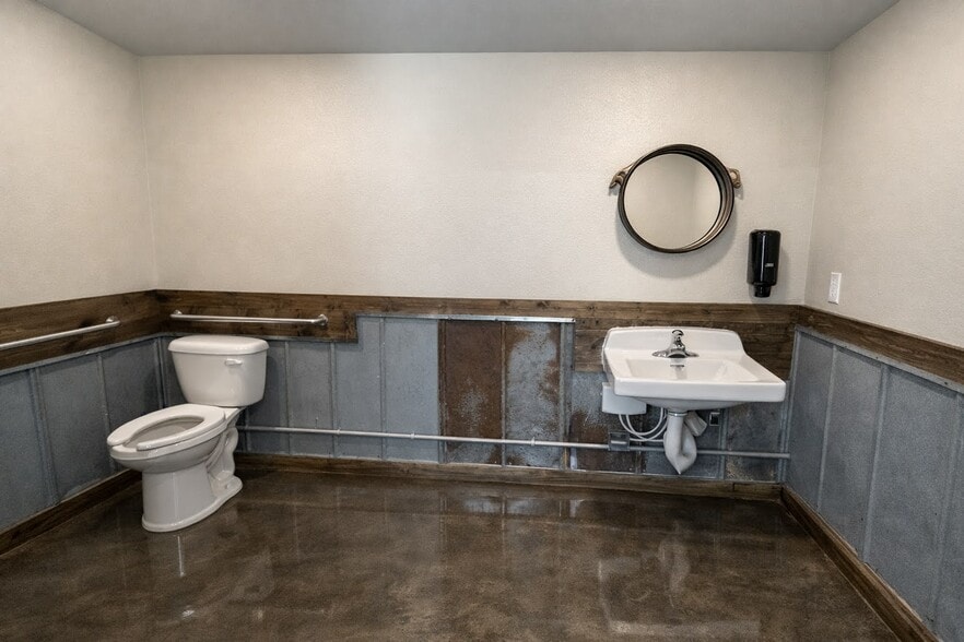 More Photos Of 10 Natelle Ave, Brooksville General Retail For Lease