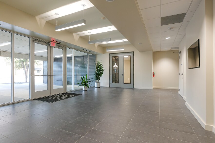 More Photos Of 8610 Broadway St, San Antonio Office For Lease