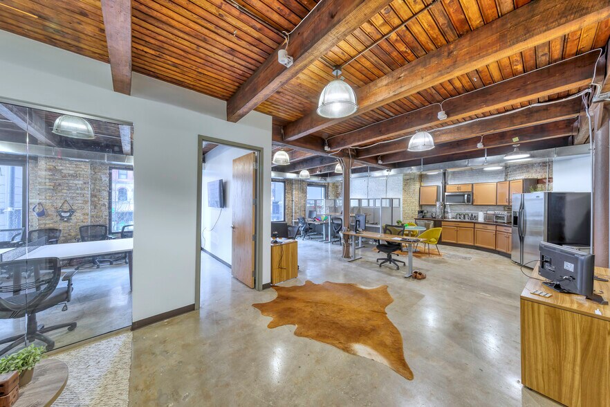 More Photos Of 747 N LaSalle St, Chicago Loft Creative Space For Sale