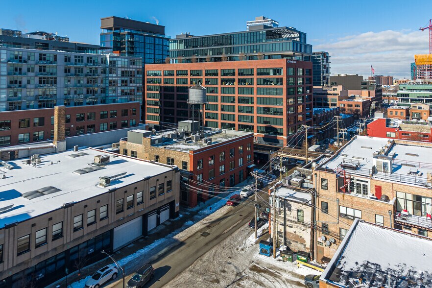 More Photos Of 1035 W Lake St, Chicago Office For Lease