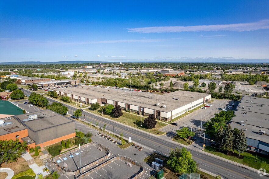 More Photos Of 16791-16821 Boul Hymus, Kirkland Warehouse For Lease