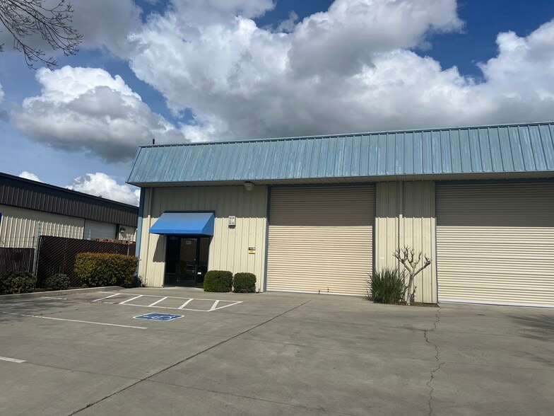 More Photos Of 1320-1322 Venture Ln, Turlock Warehouse For Lease