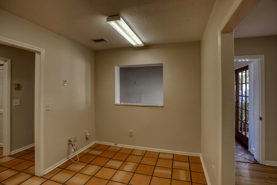 More Photos Of 80 Bonnie Loch Ct, Orlando Office For Lease