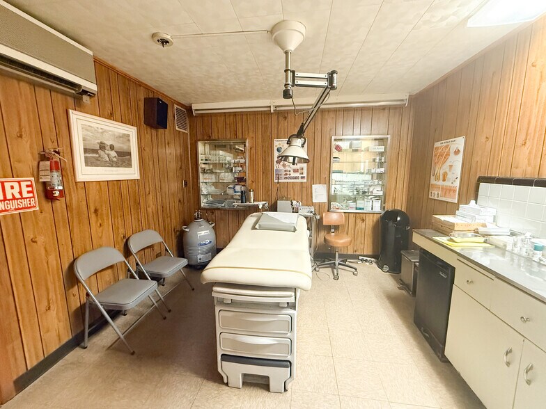 More Photos Of 209-17 union tpke, Oakland Gardens Storefront Retail Residential For Lease