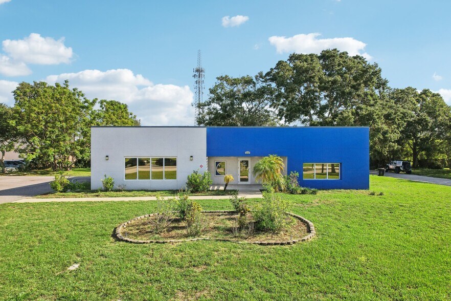 More Photos Of 3209 30th Ave S, Saint Petersburg Office For Sale